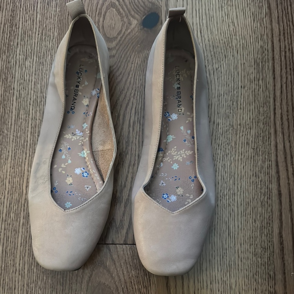 Lucky Brand Tan Ballet Flats Elegant Design